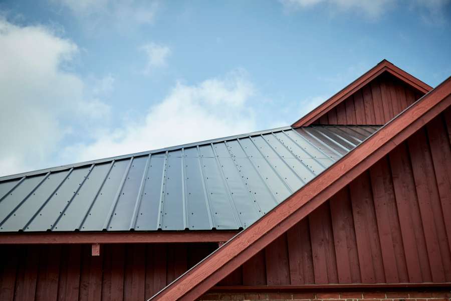 Historische Scheune in Knuthenborg Safaripark verkleidet mit Stahlblechen, Knuthenborg Allé 2, 4930 Maribo